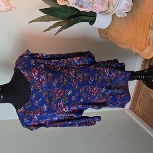 🎁 Free People Ruffle blue floral top with keyhole back